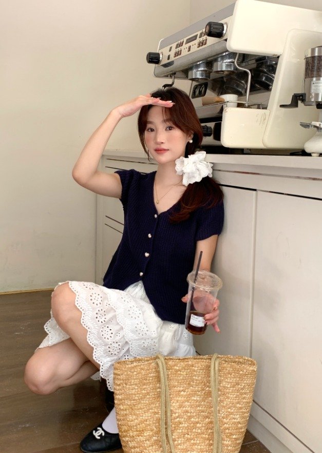 (DEFECT) Lola Hearty Buttoned Knit Top in Navy Blue