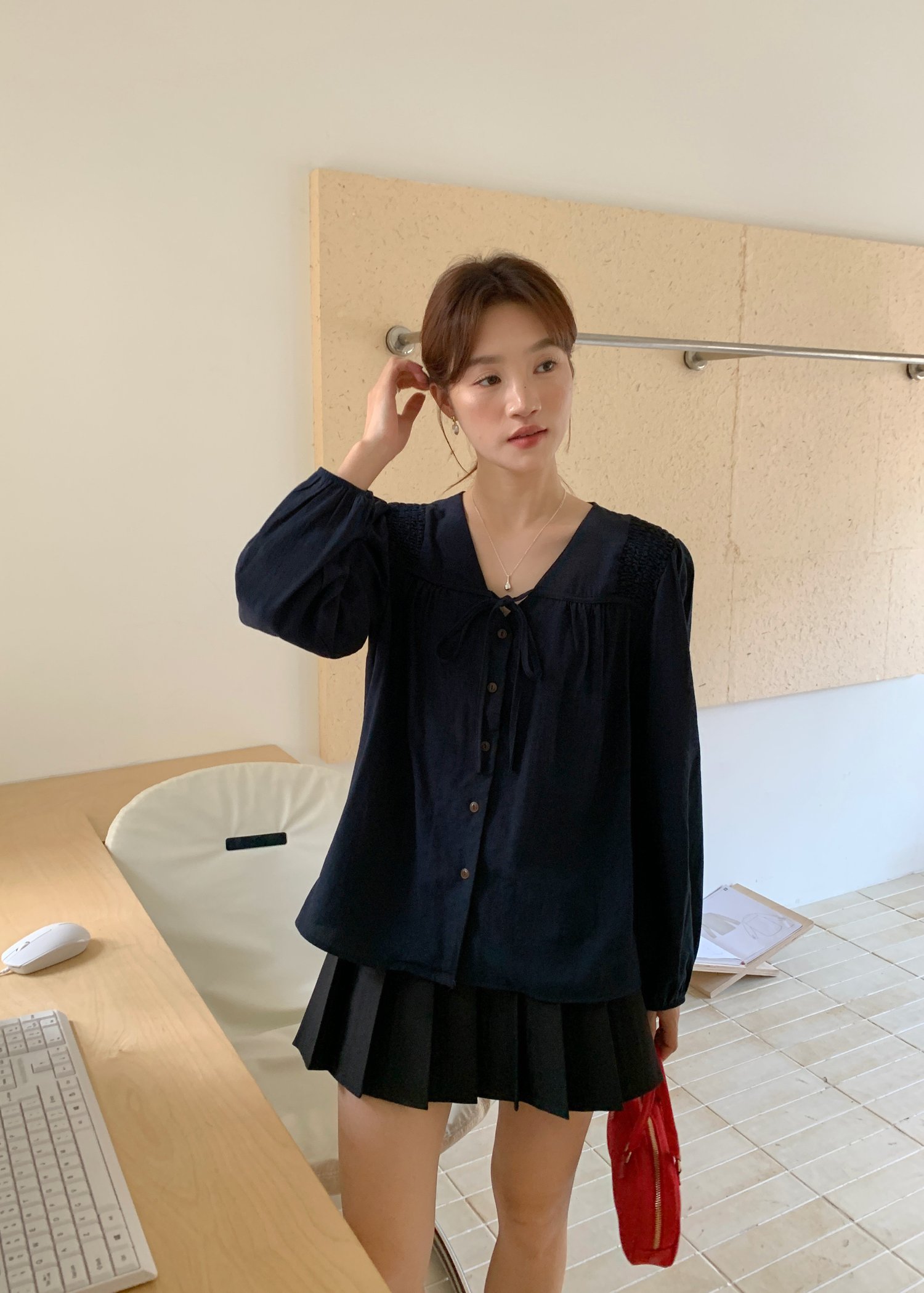 (DEFECT) Gracie Puffy Long Sleeve Blouse in Navy Blue