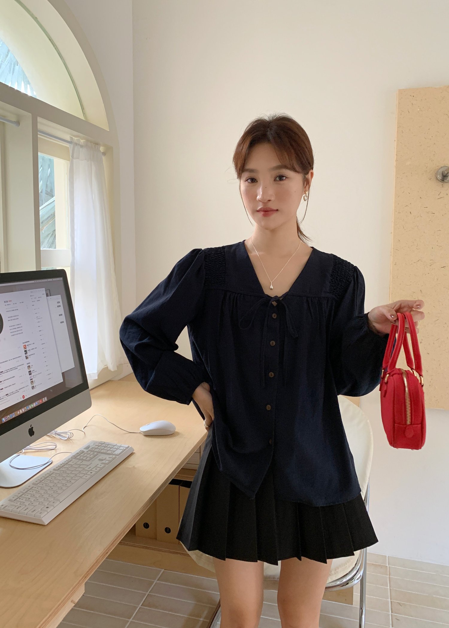 (DEFECT) Gracie Puffy Long Sleeve Blouse in Navy Blue