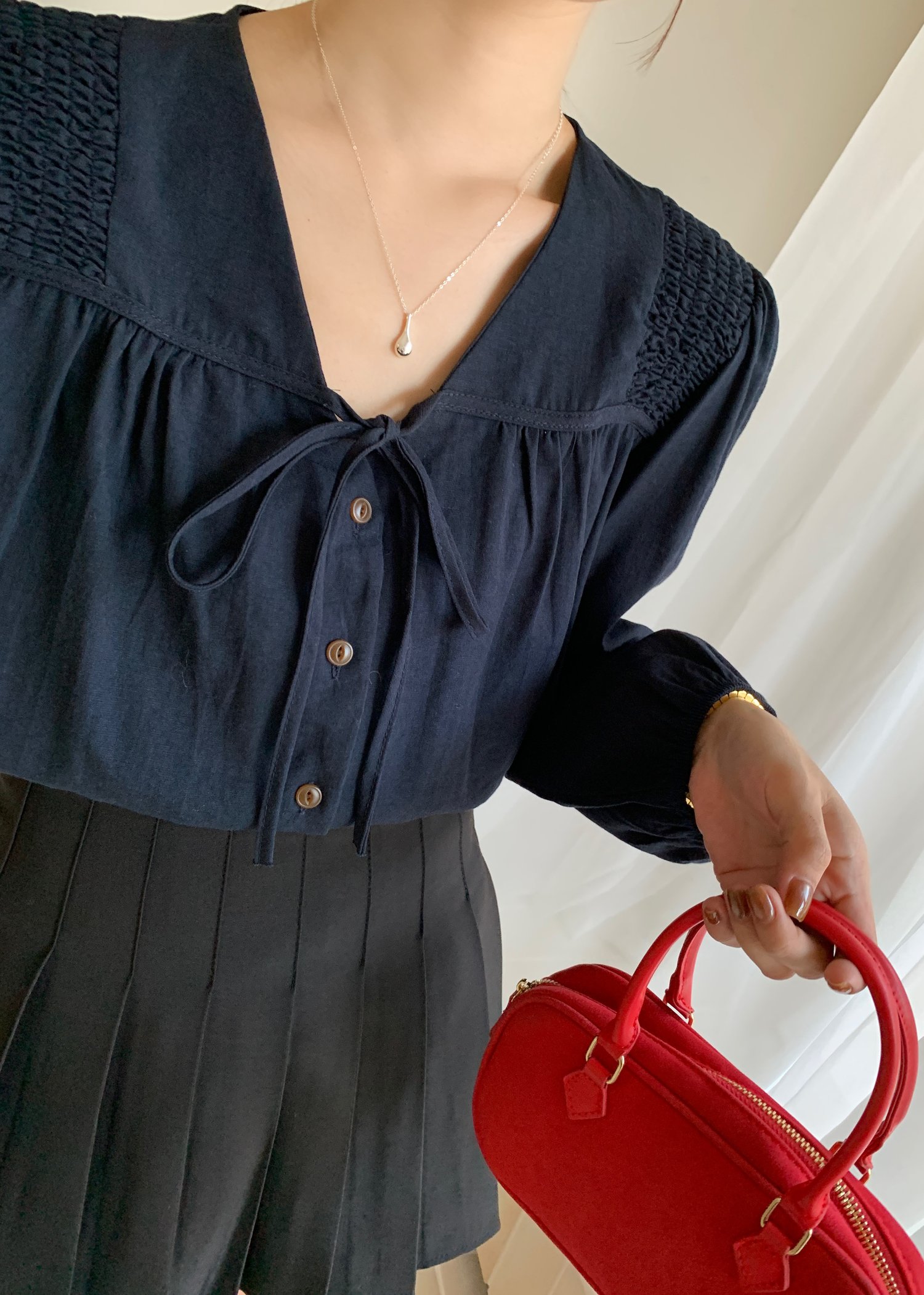 (DEFECT) Gracie Puffy Long Sleeve Blouse in Navy Blue