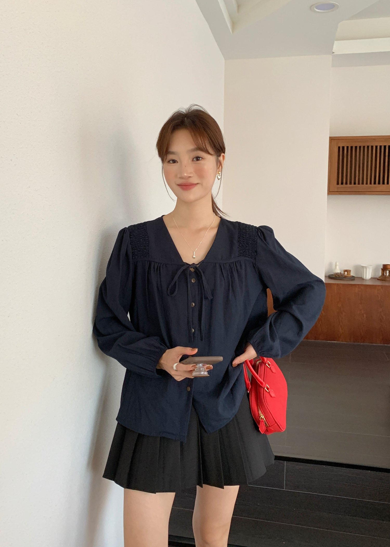 (DEFECT) Gracie Puffy Long Sleeve Blouse in Navy Blue