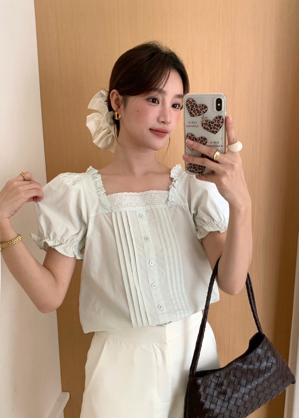 (DEFECT) Hannah Garden Lacey Top in Milk Green