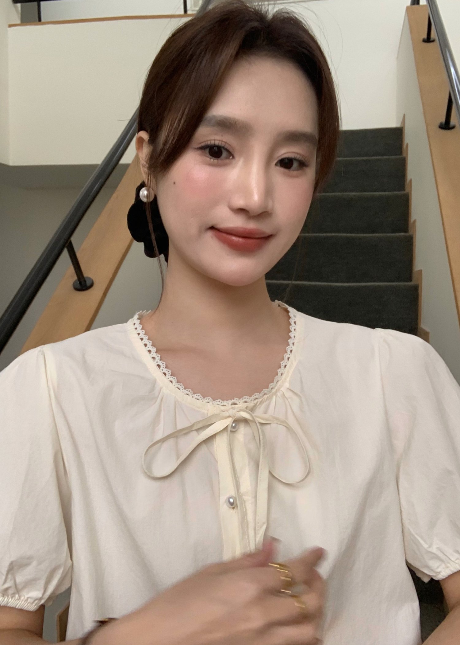 (DEFECT) Carine Lacey Pearl Buttoned Blouse in Butter