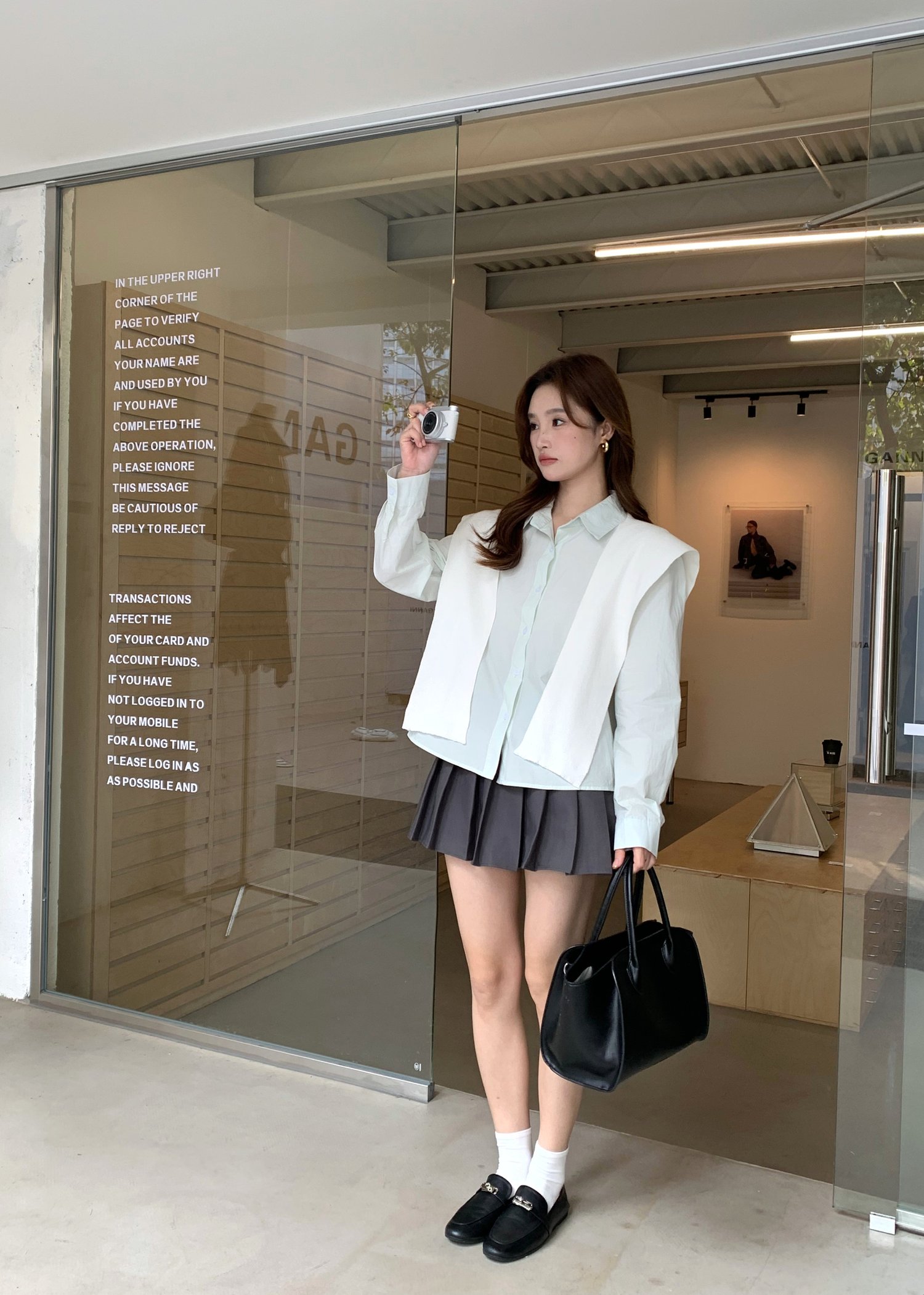 Laure Everyday Blouse in Milk Green