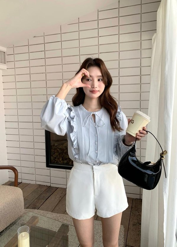 Your Everyday Classic Short in White