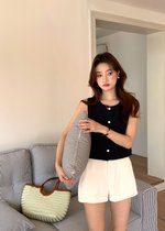 Your Everyday Classic Short in White