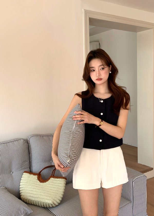 Your Everyday Classic Short in White