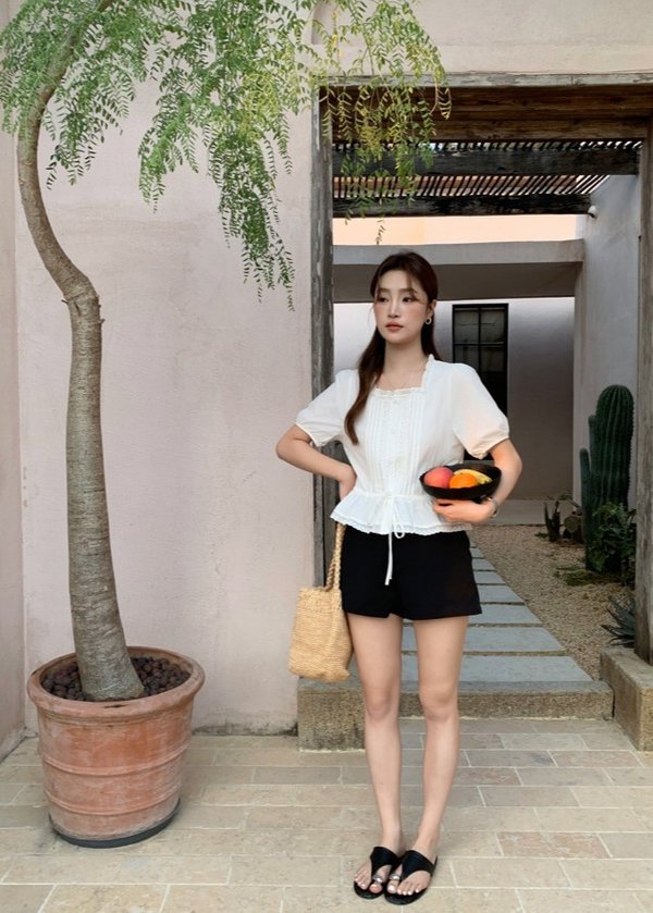 Your Everyday Classic Short in Black