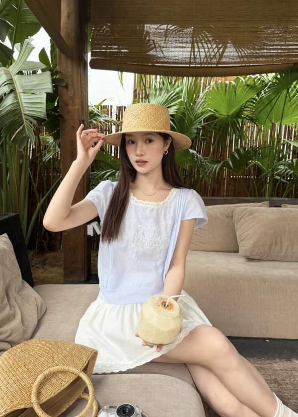 Elise Embroidery Lacey Blouse in Blue