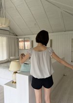 Lana Ribbon Puffy Top in Taupe