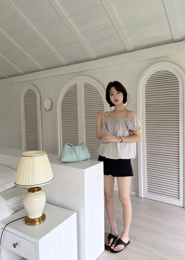 Lana Ribbon Puffy Top in Taupe