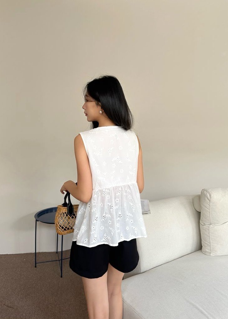 Yeon Floral Lacey Top in White
