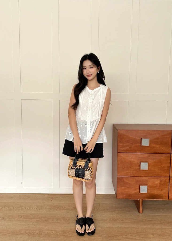 Yeon Floral Lacey Top in White