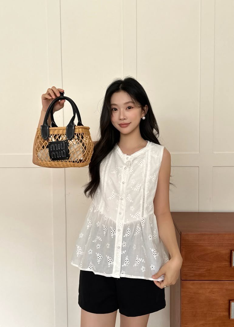 Yeon Floral Lacey Top in White